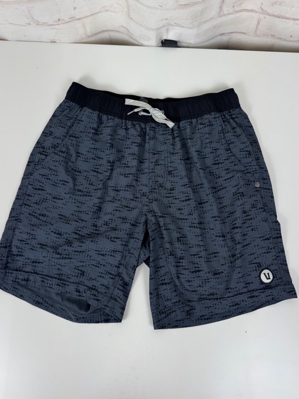 Vuori Kore Hybrid Shorts Size Medium